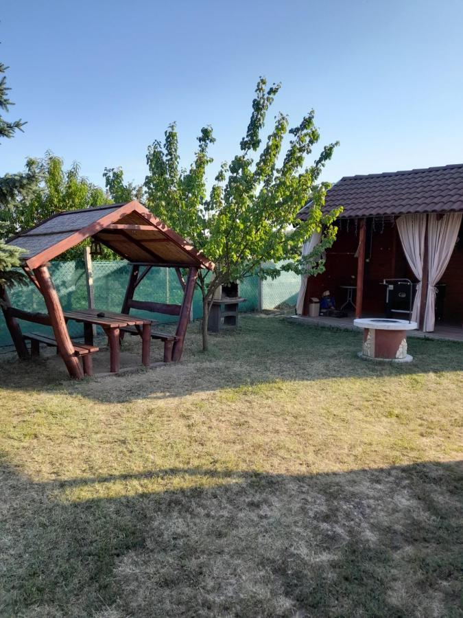 Vadrozsa Vendeghaz-Apartman Demjen Exterior photo