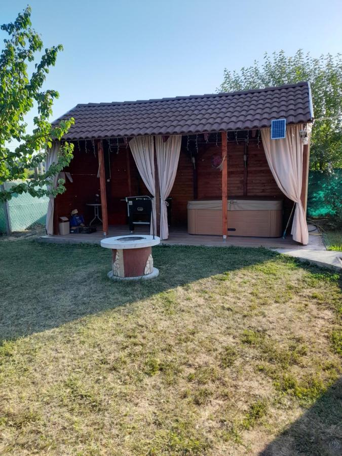 Vadrozsa Vendeghaz-Apartman Demjen Exterior photo