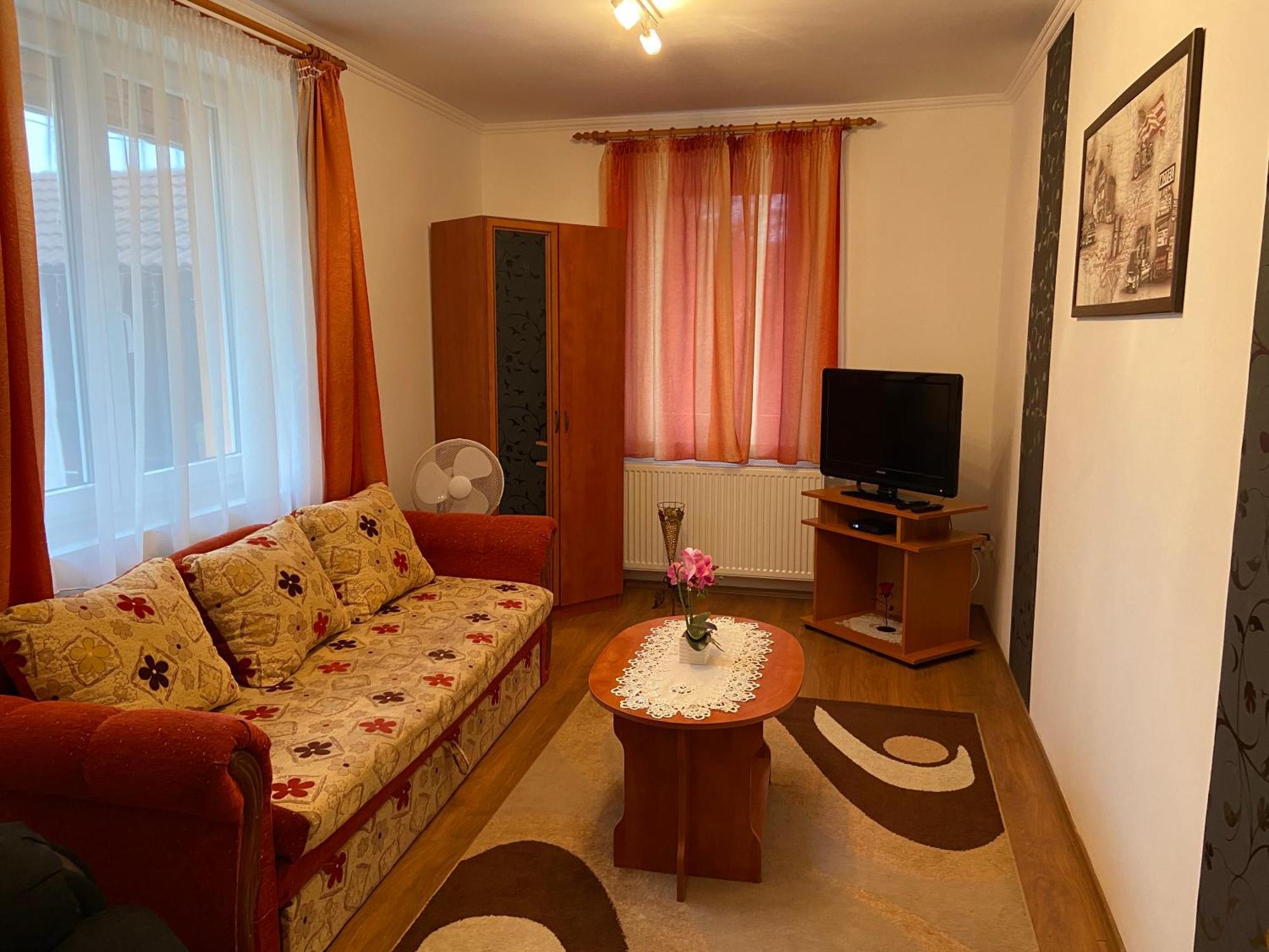 Vadrozsa Vendeghaz-Apartman Demjen Exterior photo